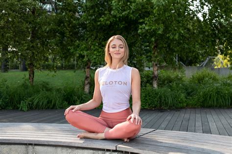 Anna Greenberg Peloton Yoga And Meditation Instructor See A Peloton