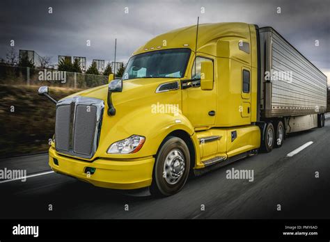 18 Wheeler Hi Res Stock Photography And Images Alamy