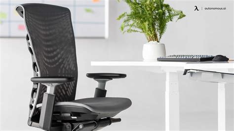 If you are petite or short in stature (under 5'3 for women and under 5'8 for men), your so all of these chairs are appropriately sized in the key areas that make all the difference for short people, from seat depth, height, to seat pan width. 6 Ergonomic Features in an Office Chair for Short People
