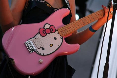 Discovered By April Find Images And Videos About Cute Guitar And Hello Kitty On We Heart It