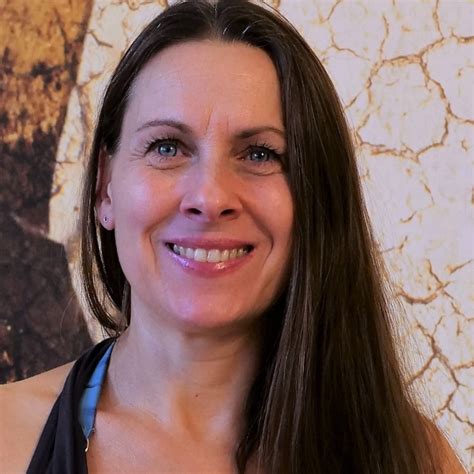 Nicole Albert Yogalehrerin Yogacoach Therapeutisches Yoga