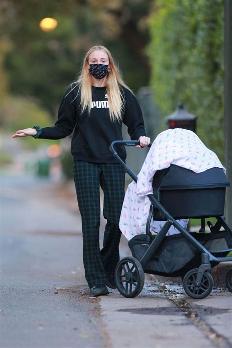 Sophie Turner Out With Daughter Willa In Los Angeles 11 17 2020 Hawtcelebs