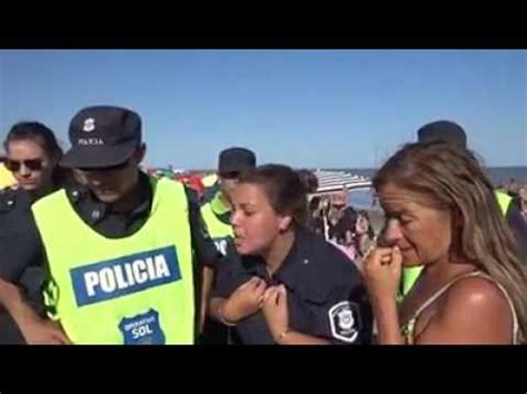 Tetas Playa Mujeres Que Estaban Tomando Sol En Topless Necochea Youtube