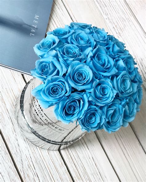The Million Roses ™ In Marvelous Handcrafted Rose Boxes‎ Blue Roses