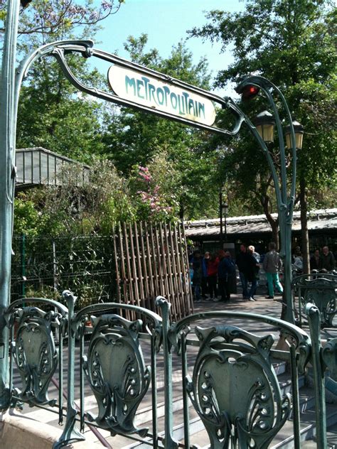 Le Metro 2 Neon Signs Paris Montmartre Paris Paris France