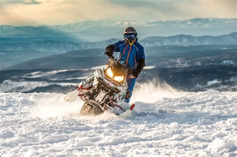 How To Properly Ride A Snowmobile To Maximize The Fun You Can Have