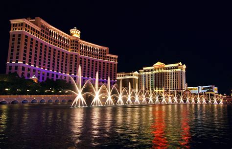 World Famous Dancing Fountains Of Bellagio Vegas Baby 35 Pics 9 Vids