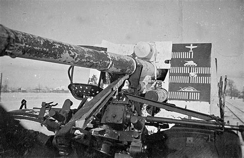 Немецкое 88 мм зенитное орудие Flak 1836 с победными отметками на щите