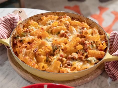 Easy baked rigatoni bolognese recipe is extra cheesy and so simple to make with just a few ingredients. Baked Rigatoni with Sausage Recipe | Giada De Laurentiis ...