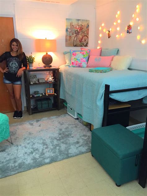 20 Ocean Themed Dorm Room