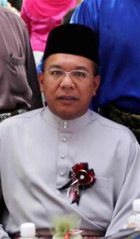 Menurut sumber, datuk seri dan isterinya juga dipercayai sering berparti bersama beberapa selebriti popular. Azlin Alias: Ramah Dengan Staf, Penganalisis Ekuiti Hebat ...