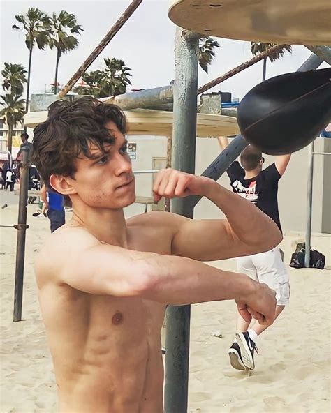 Alfonso On Twitter Tom Holland Training Shirtless Wow 🥵🤤 Y00slgmswz Twitter