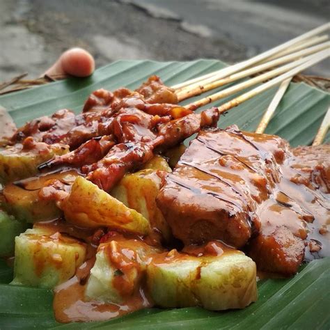 Contohnya sate kere, sate kere itu pakai usus, jeroan, dan tempe gambus, tempe yang dari ampas kedelai,. Resep Sate Kere Jeroan : Pernah Mendengar Sate Kere Yuk Intip Ulasannya Sate Kere Jogja : Resep ...