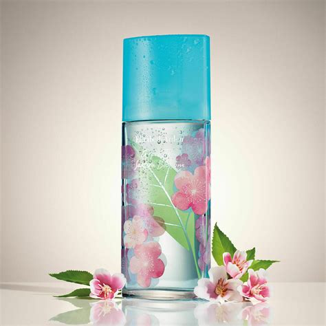Green Tea Sakura Blossom By Elizabeth Arden Reviews And Perfume Facts