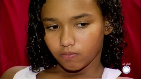 médicos solucionam caso da menina que chora lágrimas de sangue youtube