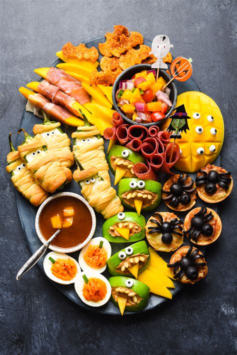 Countdown to christmas using these celebratory dinner, from easy, cozy vegetarian suppers to full on holiday feasts, they're sure to deiight the family. Halloween Snack Dinner - Foxes Love Lemons