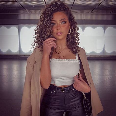 emelie battah emeliebattah instagram photos and videos in 2020 curly hair white girl