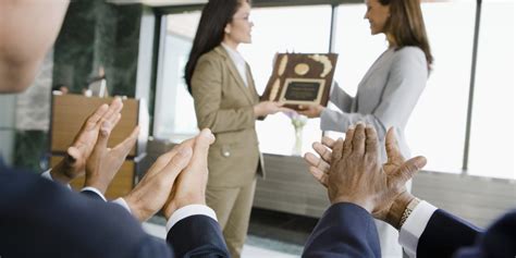 Advantages And Disadvantages Of Rewarding Employees High Return