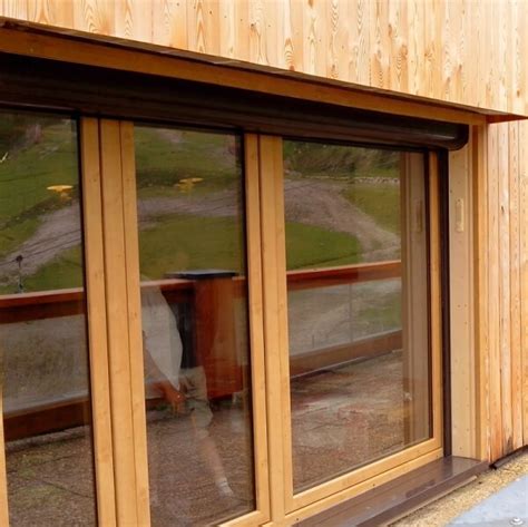 Sur cette maison datant des années 1980, tout était à changer : fenetre pvc imitation bois avec volet roulant - Les ...
