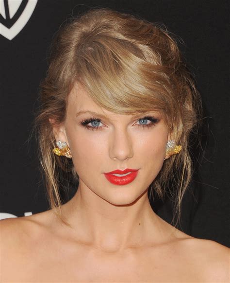 Taylor Swift Gorgeous Holiday Hair Ideas To Steal From The Red Carpet