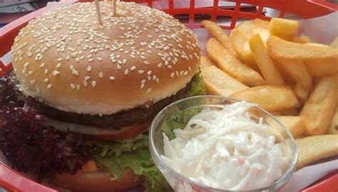 In order to determine what those are, we spoke with registered dietitians and other nutrition experts regarding the best dinner foods that keep you full. Top10 List: American Diner | top10berlin