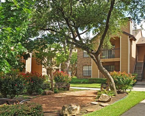 This 3 bedroom 2 bathroom apartment is approximately 1300 square feet located in the 2 bedroom 1654 sq. Love these apartments. 1 and 2 bedroom apartments in ...