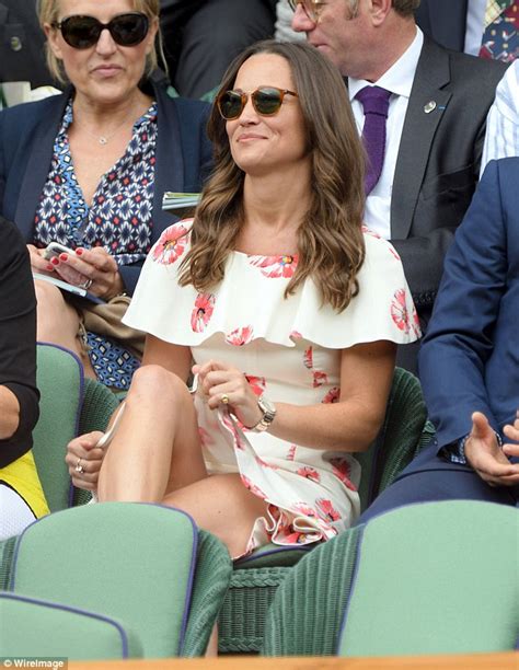 Pippa Middleton Suffers A Wardrobe Malfunction In The Royal Box At Wimbledon Daily Mail