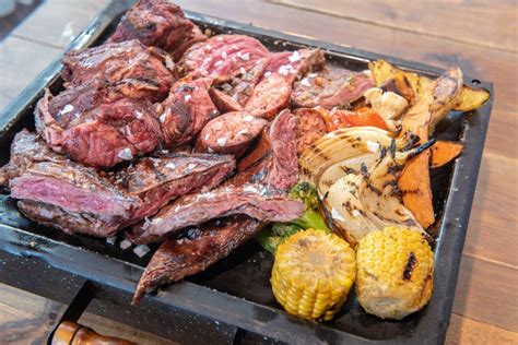 Kompletter Grill Von Argentinien Asado Fleisch Mit Gemüse Und Brasero