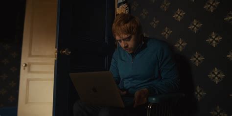 Apple Macbook Laptop Of Rupert Grint As Julian Pearce In Servant S E Loveshack