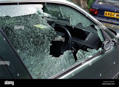Smashed Car Window Hi Res Stock Photography And Images Alamy
