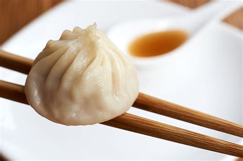 [How to]: Eat Xiaolongbao Like a Scientist | SmartShanghai