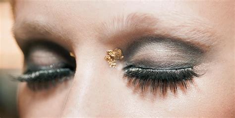 Runway Beauty Chanel Cruise 2015 Hair And Makeup Look