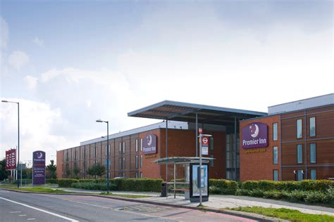 Premier Inn London Heathrow Airport T2 And T3 Bath Road Hotel Hotels