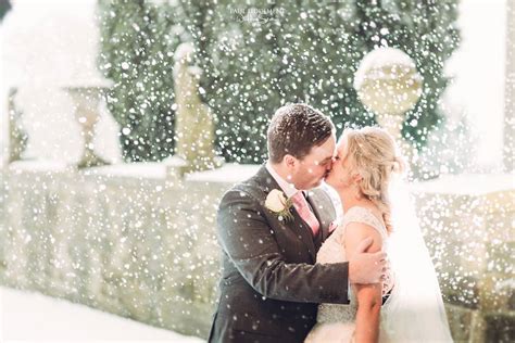 7 Winter Wedding Photos That Melted Our Hearts