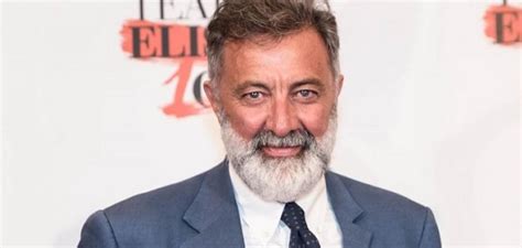 Il direttore artistico del teatro eliseo, luca barbareschi, attore, regista e produttore, così dichiara a proposito del. Luca Barbareschi: chi è, età, carriera, curiosità e vita ...