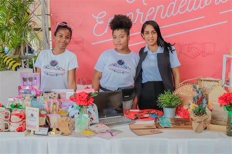 Jóvenes Participan En Feria De Emprendimiento Y Juventud En Higüey