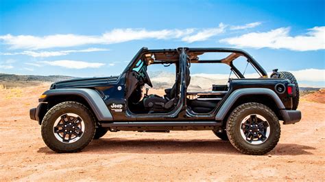 Naked Pics We Re Talking Topless And Doorless Jl Wranglers 2018 Jeep