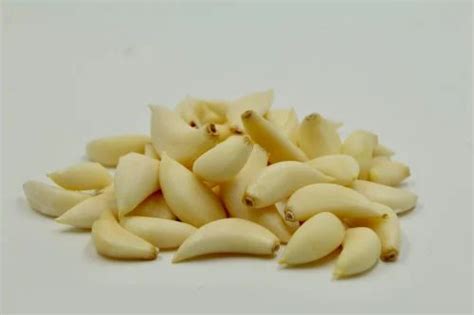 A Grade Yellow Peeled Garlic Clove Carton Packaging Size 1kg To 5kg