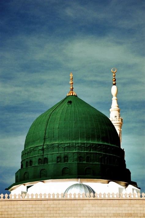 The Iconic Green Dome Of The Prophets Mosque Madinah Saudi Arabia