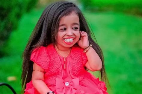 Meet Worlds Shortest Woman Who Is 2ft Tall And Seen As Goddess In