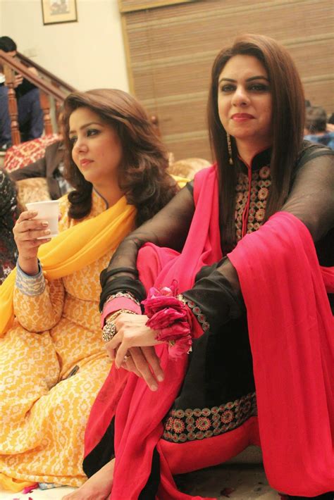 Desi Beautiful Hot Pakistani Women's HD Photos - Beautiful Desi Sexy Girls Hot Videos Cute 