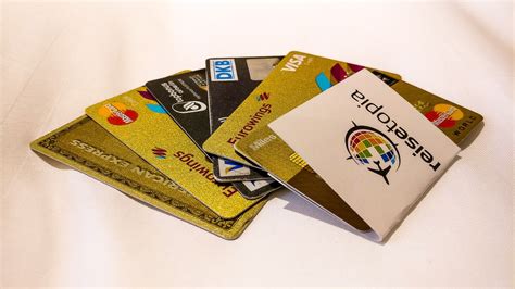 Dabei dürfen einige angebote bereits für kinder ab 12 jahren wahrgenommen werden. 30 HQ Pictures Goldene Kreditkarte Ab Wann : Goldene Joker ...