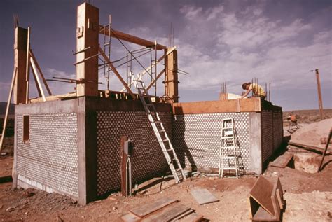 Fileexterior Of An Experimental All Aluminum Beer And Soft Drink Can