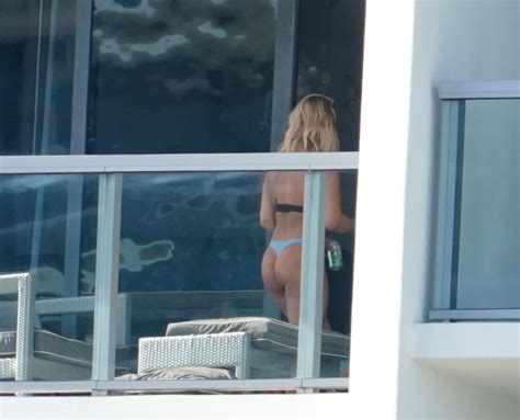 paige vanzant ass show on the balcony the fappening
