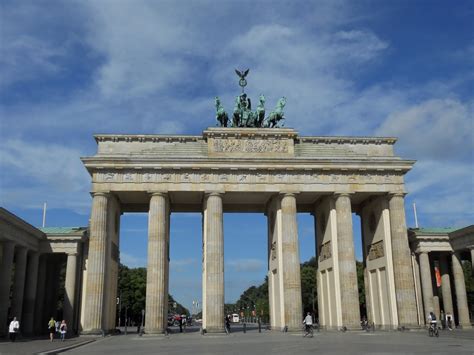 Ausländerin Berlin Monuments