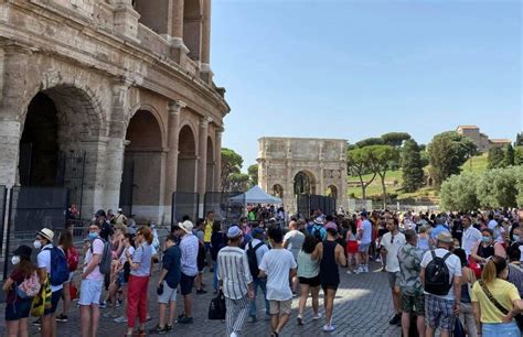Romes Colosseum Welcomes Up To 8000 Tourists A Day Wanted In Rome