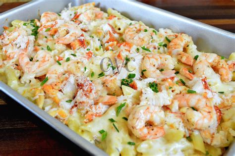 A combination of gruyere and mozzarella cheese. Lobster, Crab and Shrimp Baked Macaroni and Cheese Recipe ...