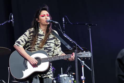 We assume you are converting between you can view more details on each measurement unit: KT Tunstall learned that her late dad was a brilliant singer