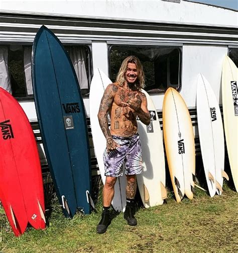 British Big Wave Surfer Tom Lowe Suffers Broken Ribs And Internal