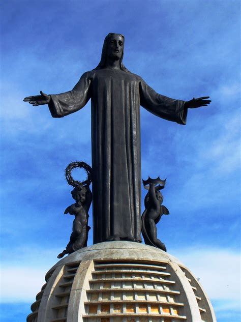 El Monumento A Cristo Rey Mide 20 Metros De Altura Y Pesa 80 Toneladas
